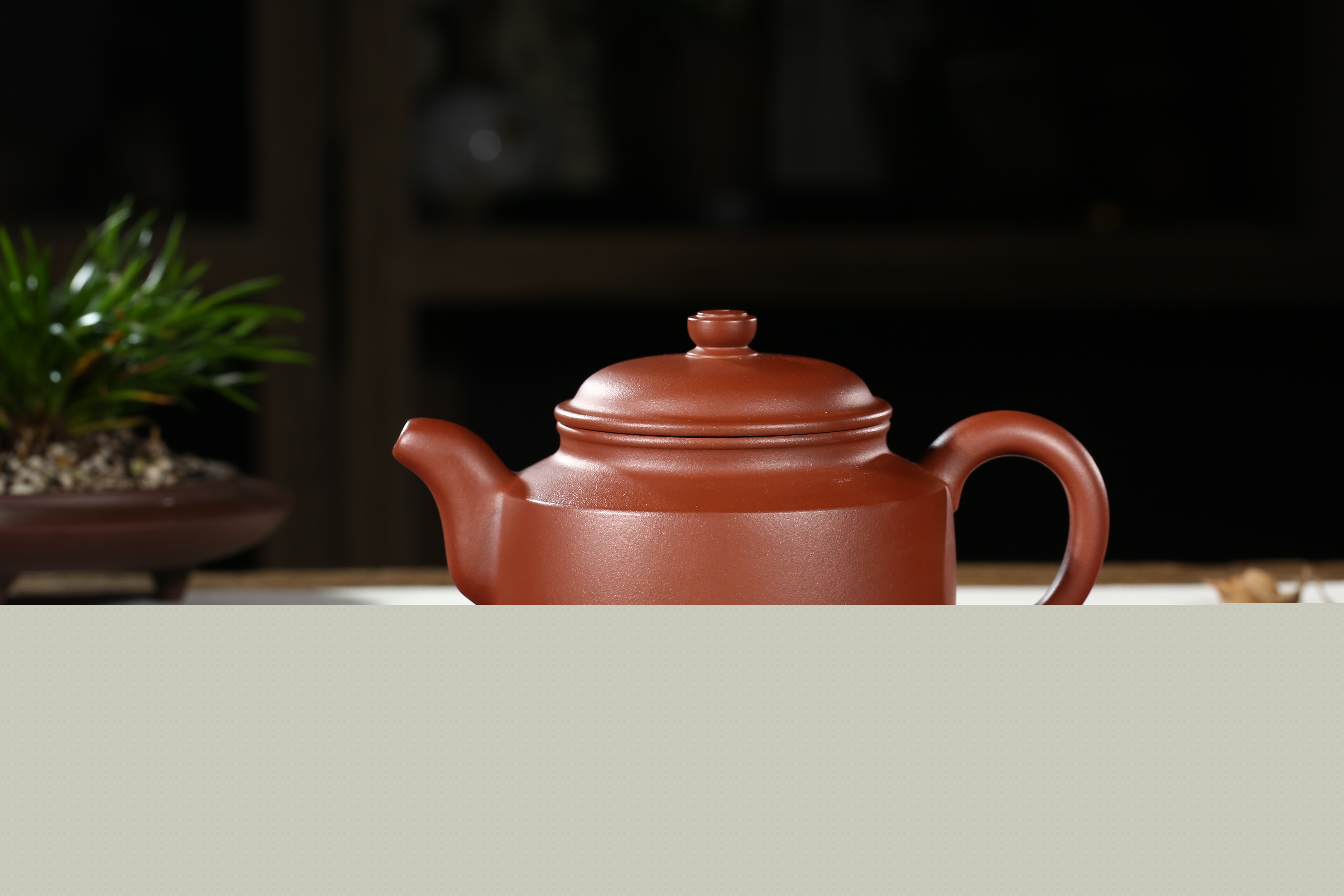 品茶先品壺——金槽和碾沉香末，冰碗輕涵翠縷煙